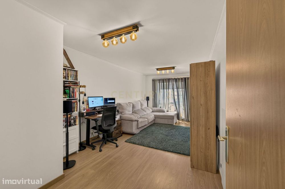 Apartamento T3 com parqueamento privativo (Monte da Caparica)