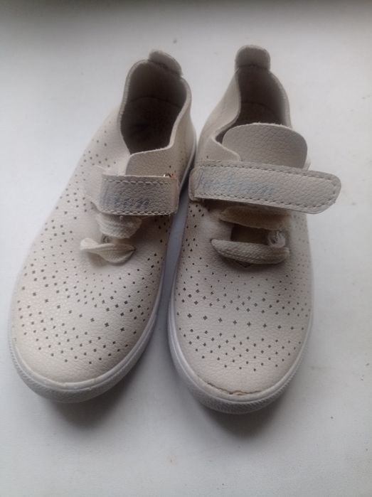 Продаю сапожки, кроссовки, босоножки, тапочки, макасины, р.26