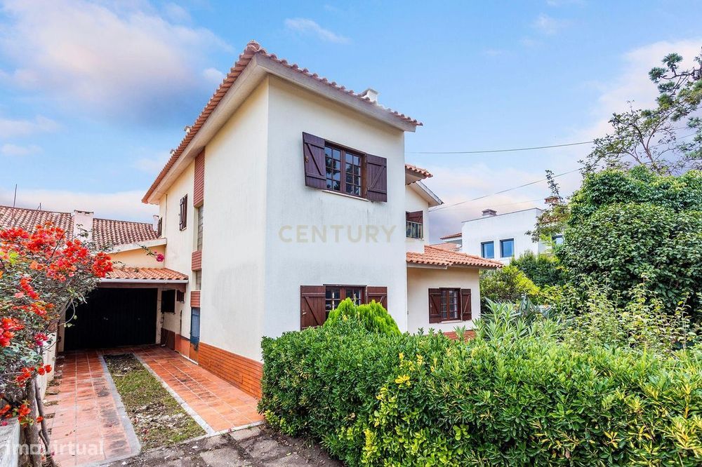 Moradia isolada T4 com jardim e garagem – Aroeira, Charneca da Caparic