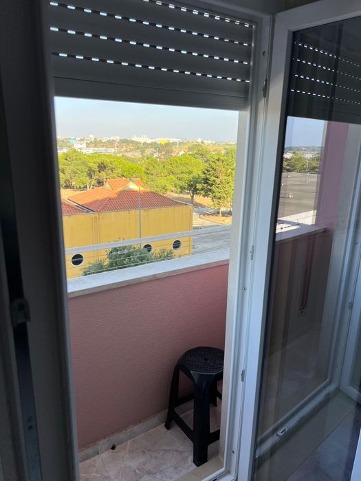 T2 Santa Marta,2 WC, arrecadação e parqueamento