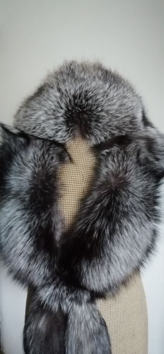 Piękny kołnierz z lisa srebrnego z ogonami