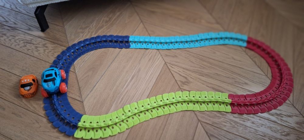 Elastyczny tor wyścigowy dla samochodów