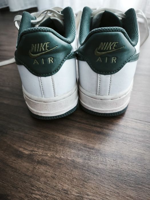 Ténis Nike Air originais tamanho 36,5 com risca Verde escruro