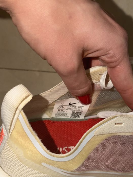 Кроссовки Nike женские
