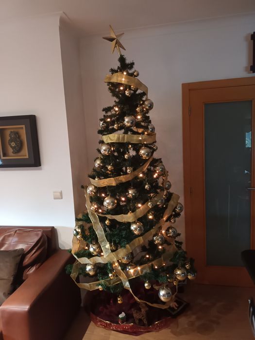 Árvore de Natal com toda a Decoração