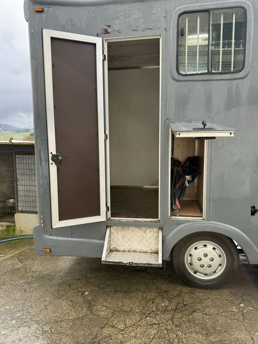 Vendo carrinha de cavalos