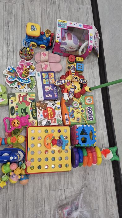 Розвиваючи іграшки, пилесос, сортер