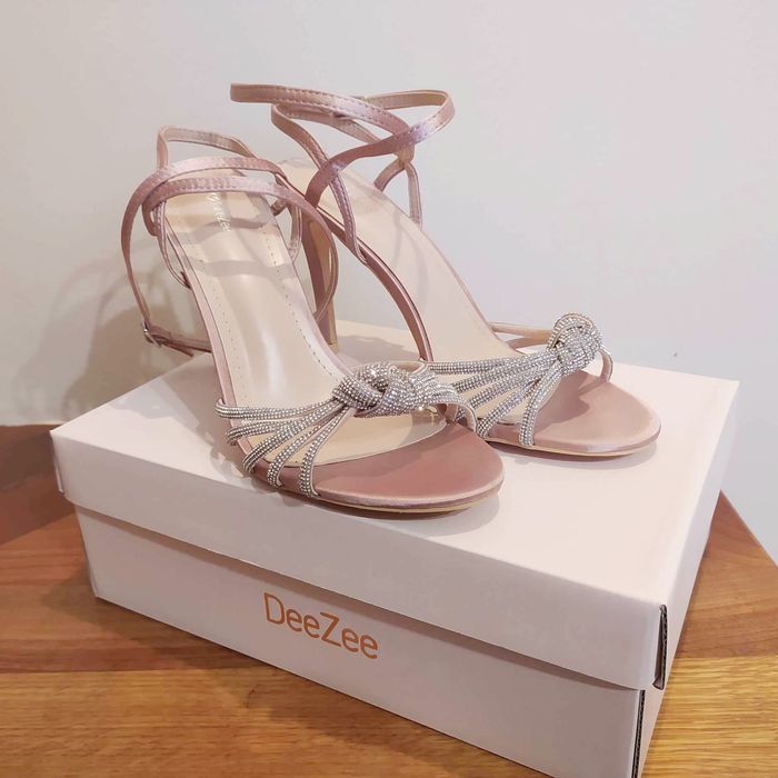 Szpilki damskie r. 40 DeeZee