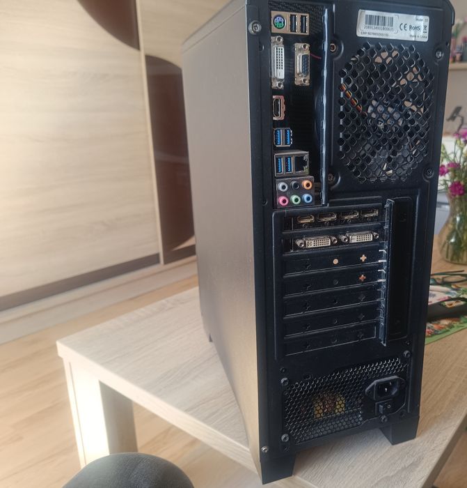 Komputer stacjonarny