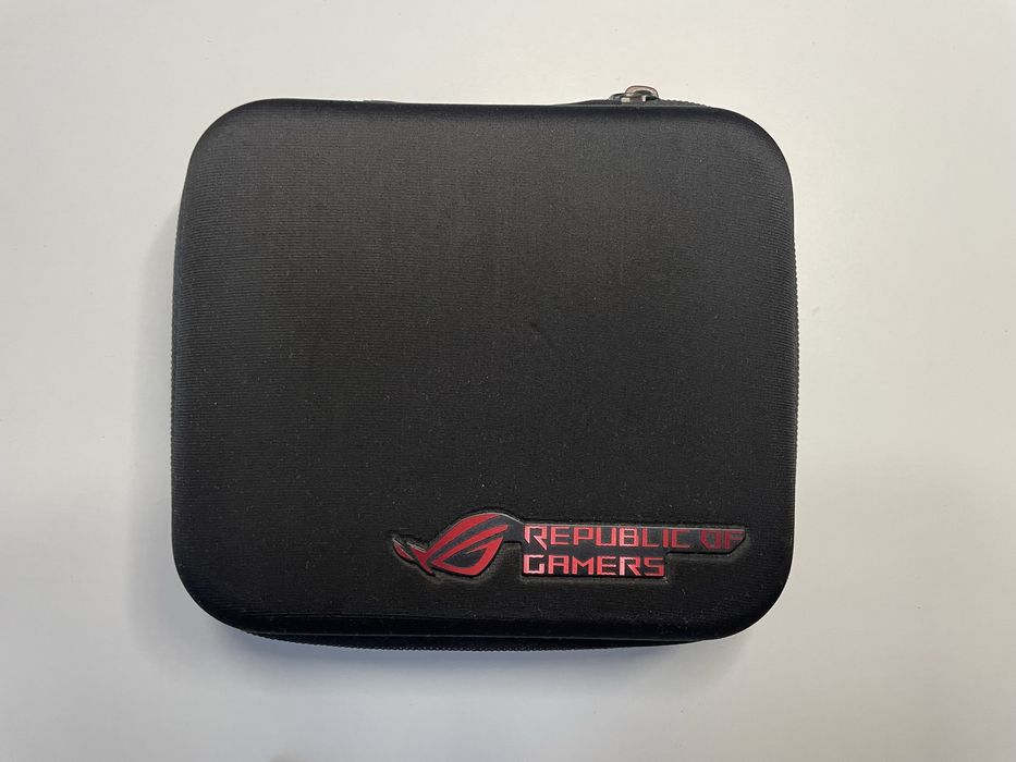 Rato Gaming ROG SPATHA wireless com base e caixa de transporte.