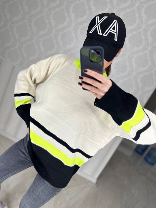 Стильний жіночий світшот зі смугами