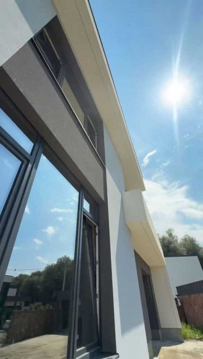 Будинок з сауною, басейном та великою ділянкою!