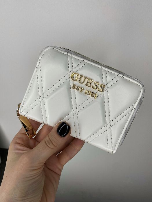 Женский белый кошелек Guess
