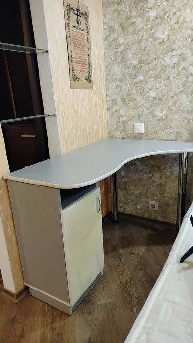 Продам комп'ютерний стіл