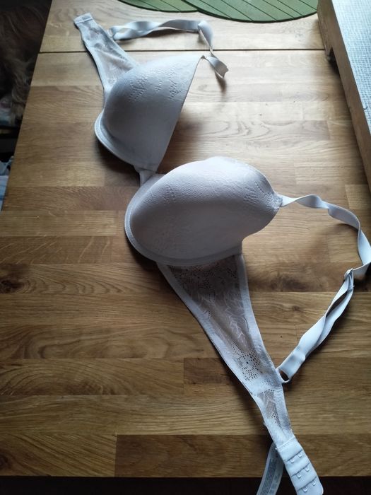 Biały biustonosz PRIMARK rozm. 85D