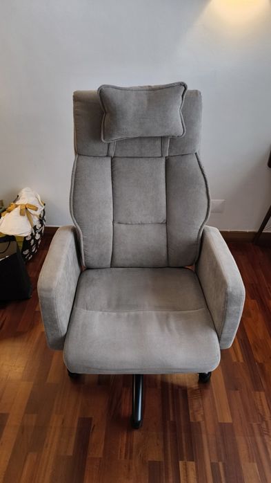 Cadeira de Escritório Conforama - Modelo Milan (Bege) - Como Nova