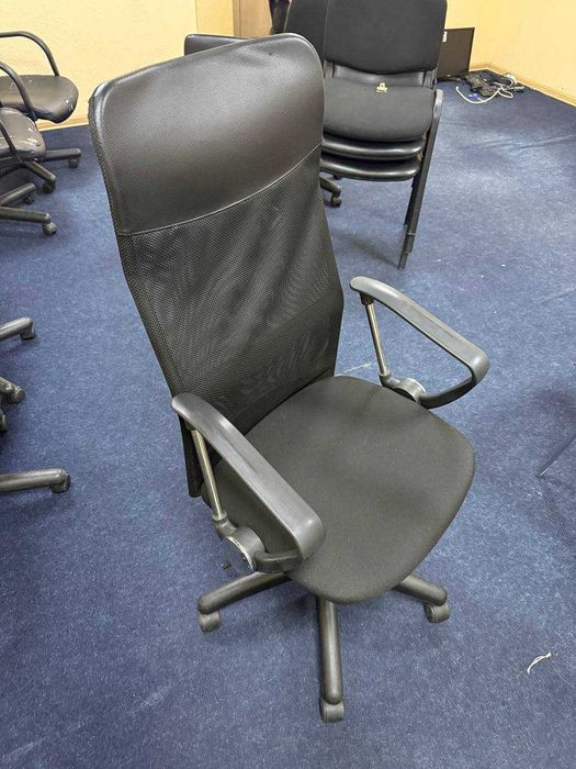 РАСПРОДАЖА офисной мебели стулья кресла на колёсиках стільці крісла