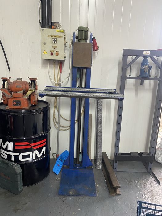 Підйомник для СТО / підйомник для двигунів