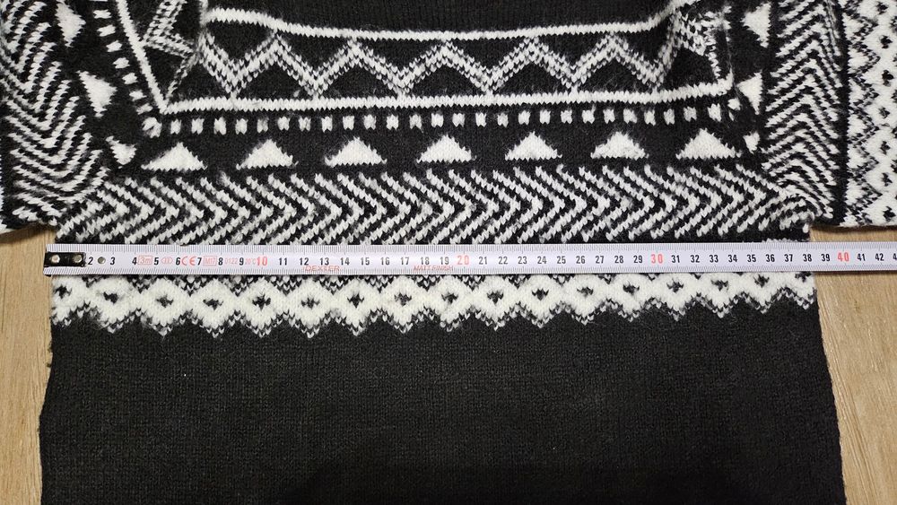 Sweter zimowy 134-140 cm