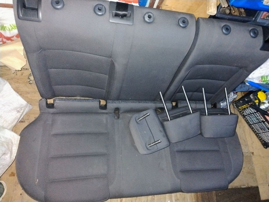 Продам задній диван до VW Golf5