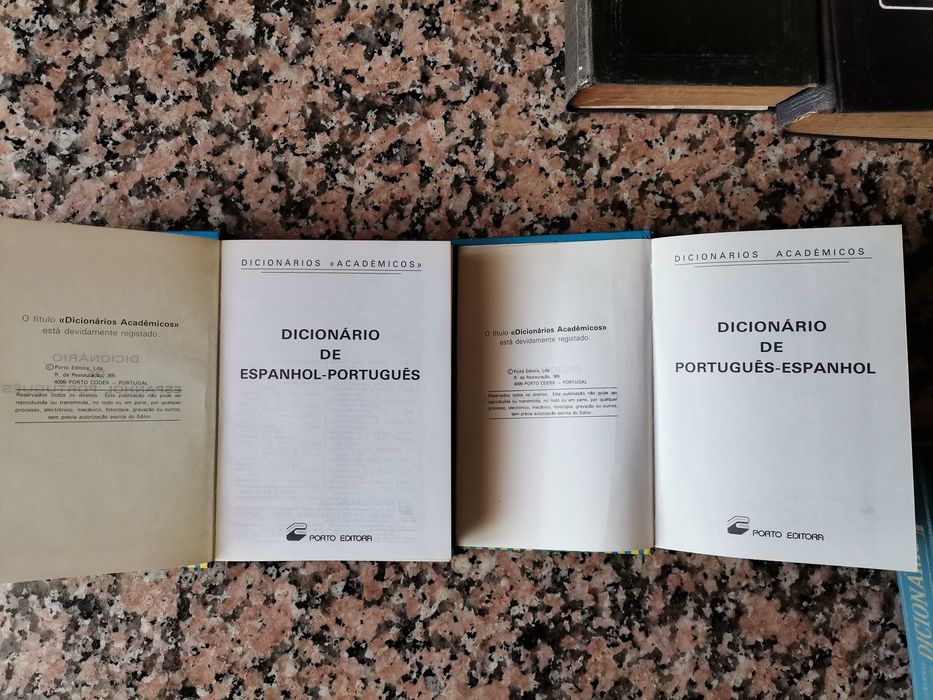 Coleção de 8 Dicionários (Espanhol, Italiano, Russo, Ucraniano, Inglês) - Inclui Antigo 1921
