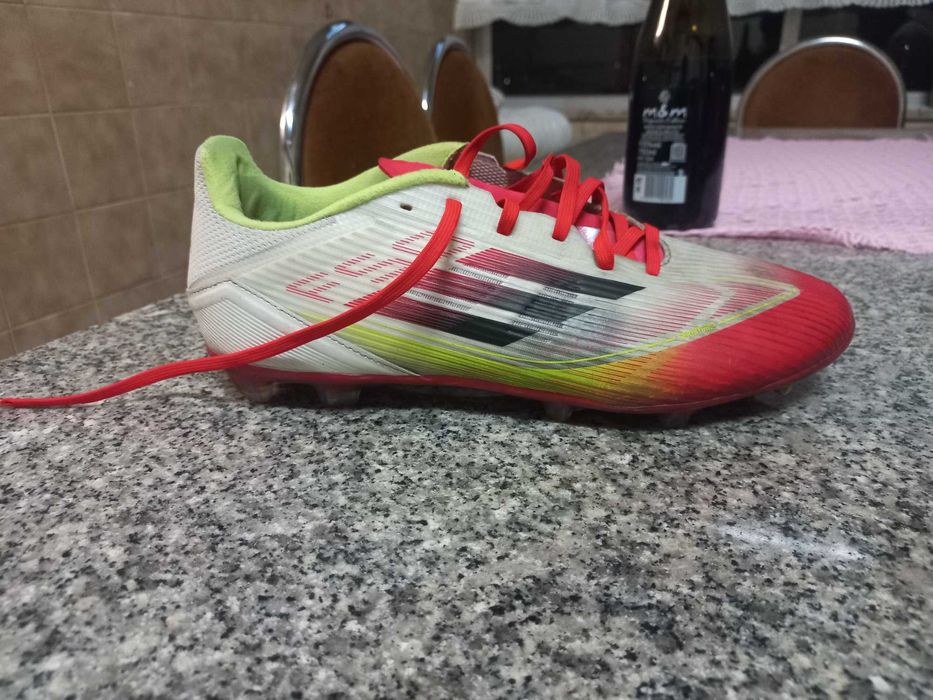 Chuteiras F50 em bom estado