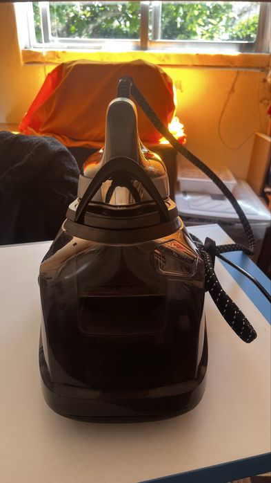 Maquina de passar a ferro Rowenta Perfect Steam Pro.