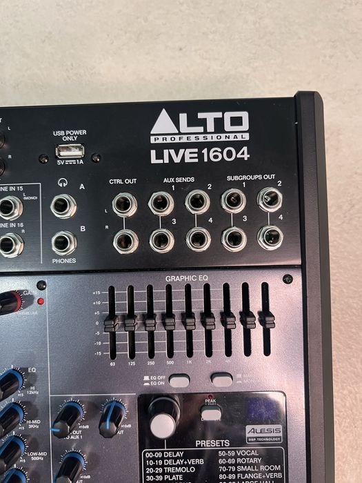 Mesa de mistura Alto Live 1604