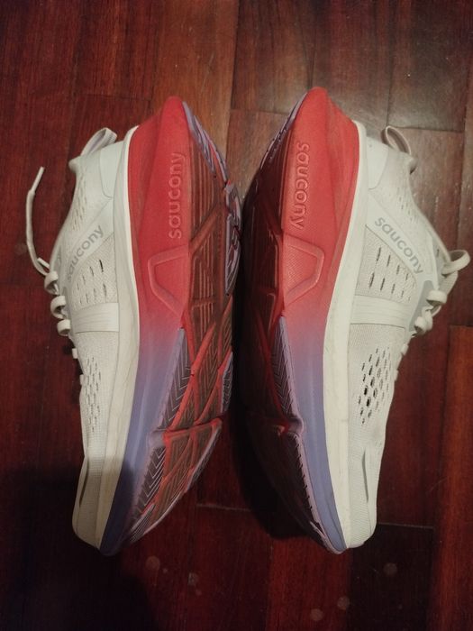 Tênis corrida brooks