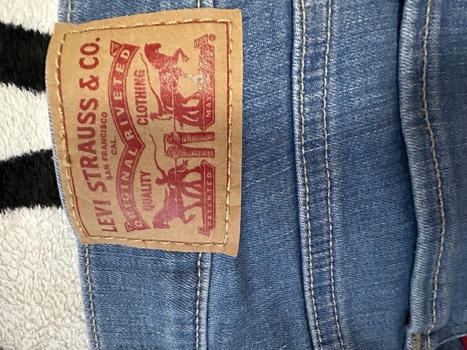 Джинсы женские Levis