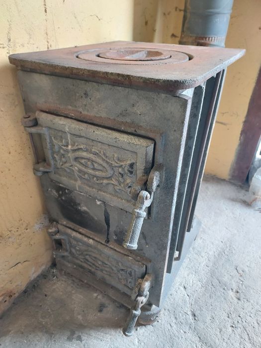 Продам буржуйку чавунну з варочною поверхнею!