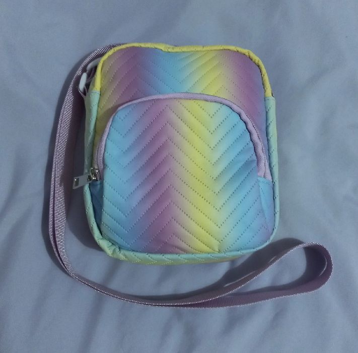 Mała, dziewczęca torebka