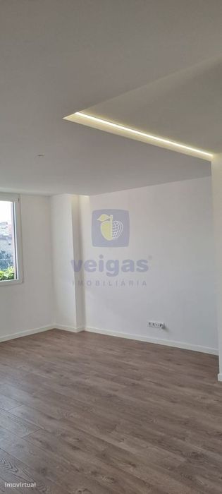 Apartamento T2+1 Central na Venteira, Amadora em Renovação Total