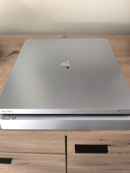 PlayStation 4 Slim/500gb + 3 jogos