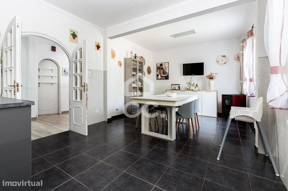 Moradia T3 Térrea Bifamiliar c/ Quintal e Garagem | Pites, Bacelo, Évo
