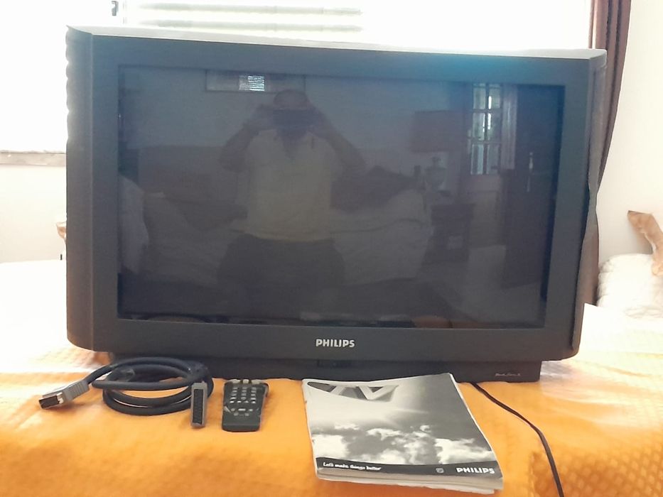 Televisão Philips de 67cms e 100 Herts64751957231107121