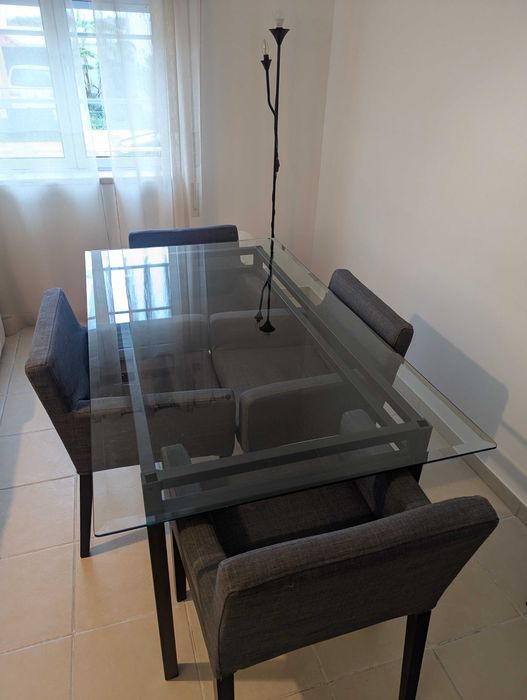 Conjunto mesa de vidro e 6 cadeiras