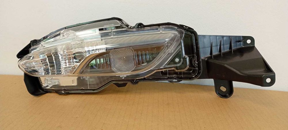 ORYGINALNY Halogen lewy DRL Yaris Cross 8144B0D160