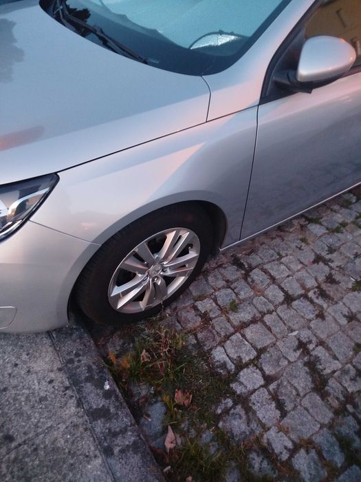 Peugeot 308 cinzento de 2015