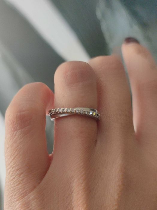 Anel de ouro branco com diamantes