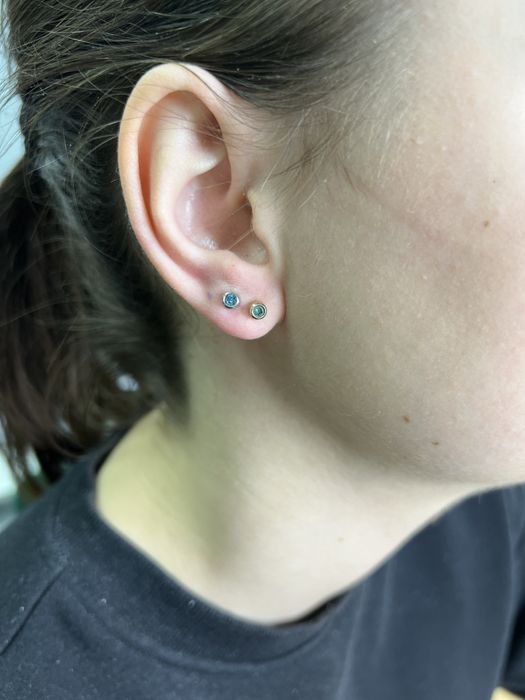 Пірсинг пістолетом та голкою