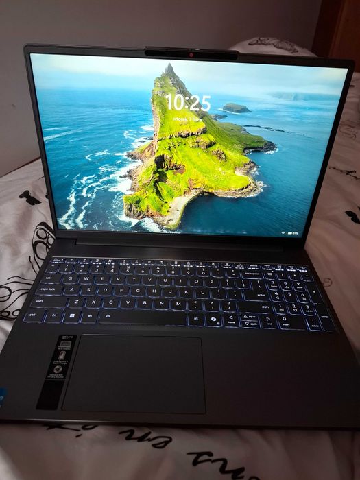 Lenovo IdeaPad Slim 3 15IRH10