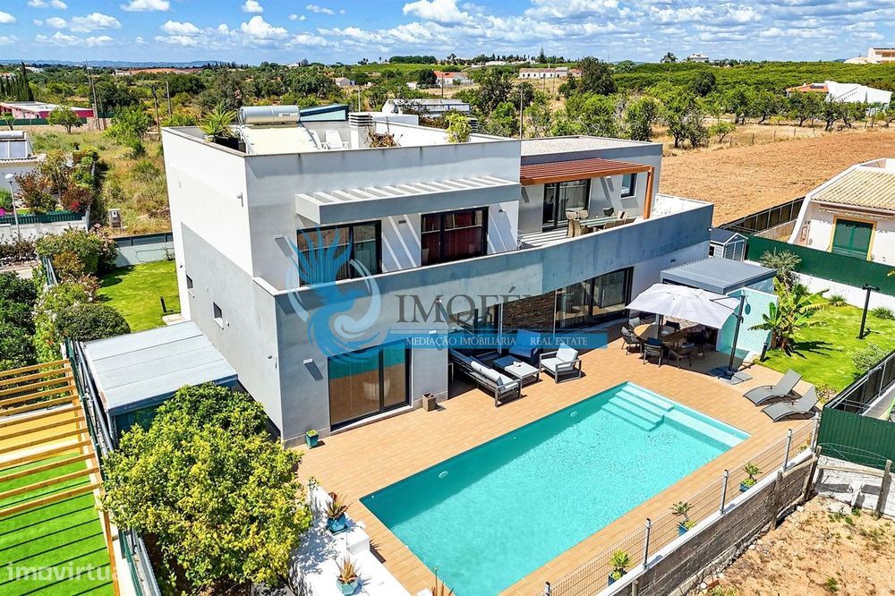 Moradia de 4 quartos com piscina aquecida, perto das praias e dos camp