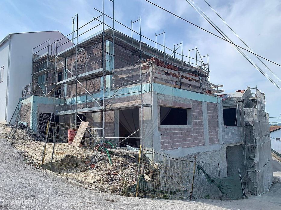 T2 Detached House for Sale