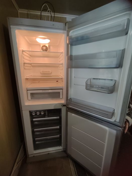 Холодильник     LG