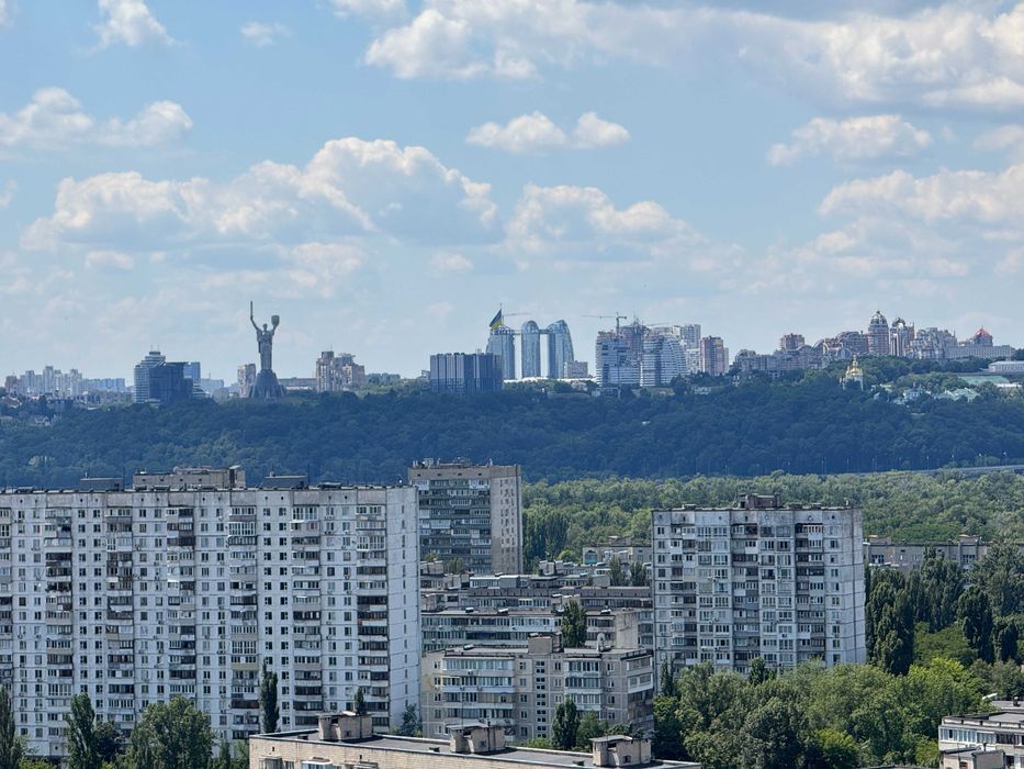 Продам 3-кімнатну преміальну видову квартиру з ремонтом та меблями, вул. Є. Сверстюка 52в, метро Лівобережна, Дніпровський район