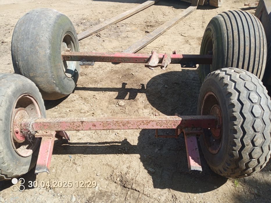 Oś z kolami pod wywrot