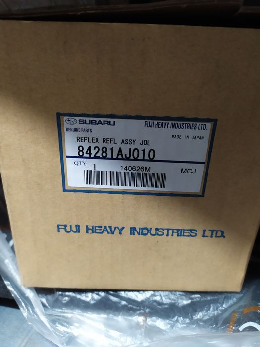 Світловідбивач бампера  ( катафот ) задній лівий Subaru outback b14