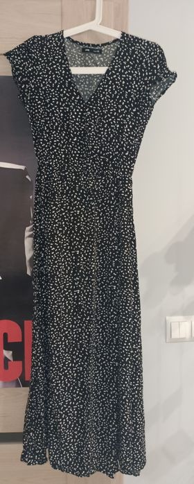 Długa sukienka z wycięciem