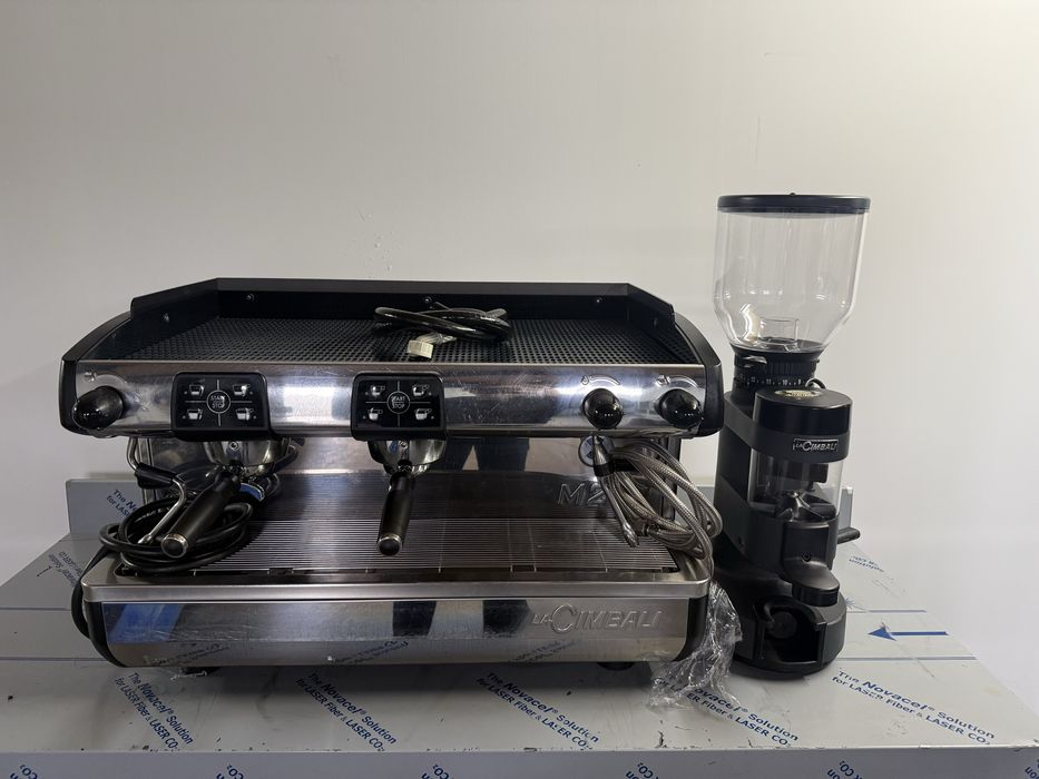 Maquina de café M24 La cimbal  muito muito nova .
